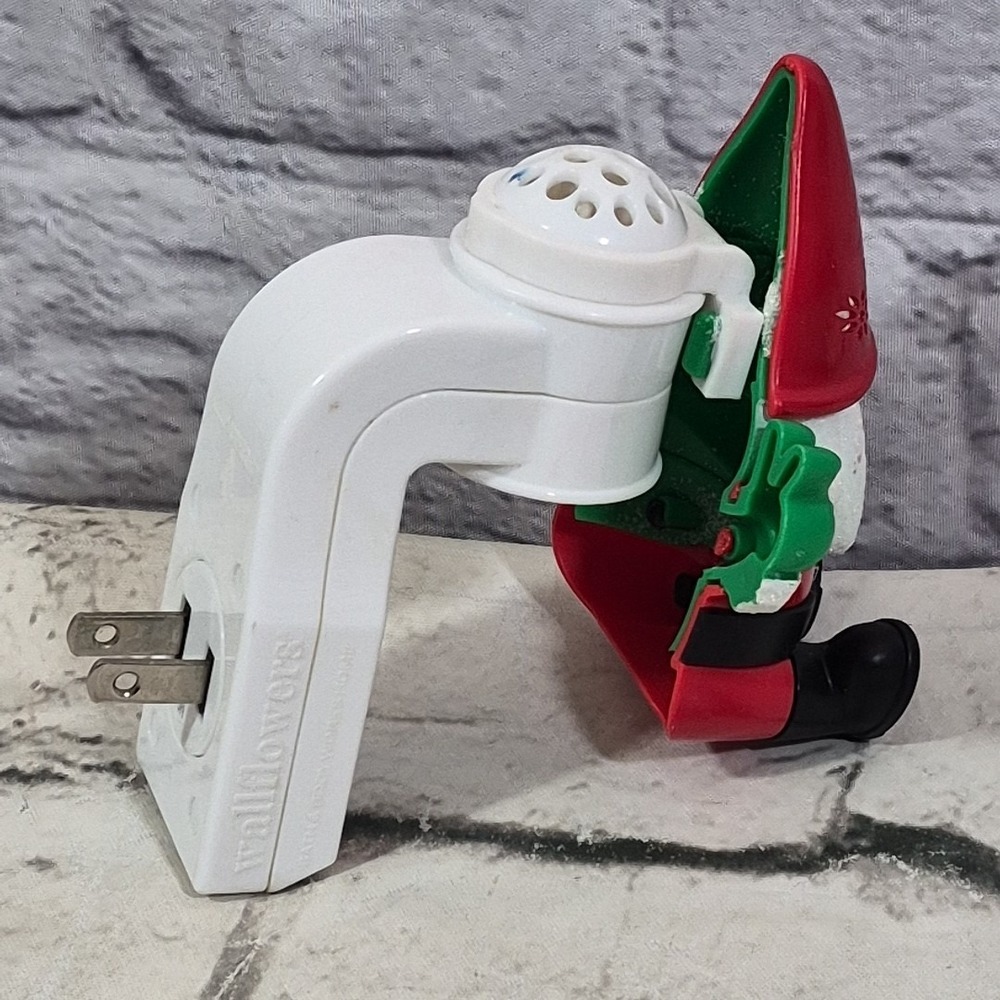 Bath & Body Works Wallflowers Plug In Diffuser‎ Christmas Gnome/Santa Peace Sign - Picture 3 of 4